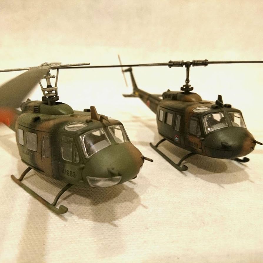 UH-1 ヘリコプター 1/35スケール 模型 ベトナム戦争 UH-1 ヘリコプター 1/35スケール 模型 ベトナム戦争